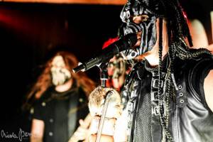 Dymytry mají za sebou 100 koncertů, rozdávali dárky a pozvali malého metalistu na pódium