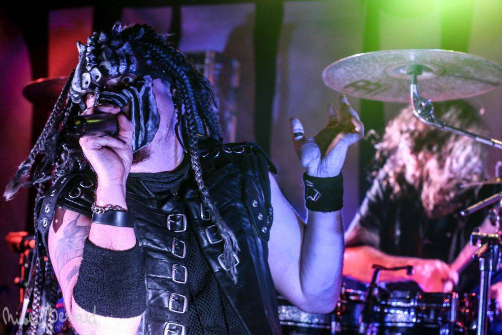 Dymytry mají za sebou 100 koncertů, rozdávali dárky a pozvali malého metalistu na pódium