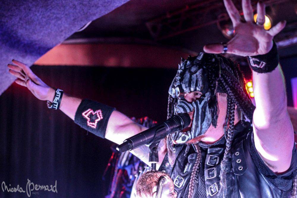 Dymytry mají za sebou 100 koncertů, rozdávali dárky a pozvali malého metalistu na pódium