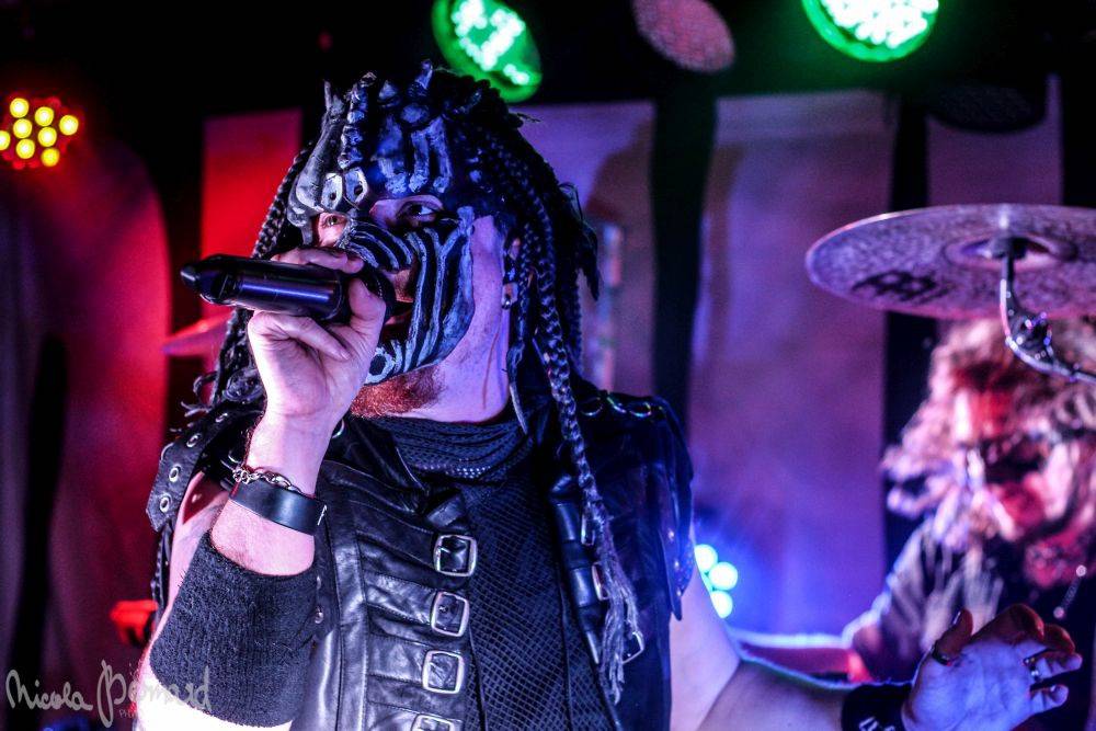 Dymytry mají za sebou 100 koncertů, rozdávali dárky a pozvali malého metalistu na pódium