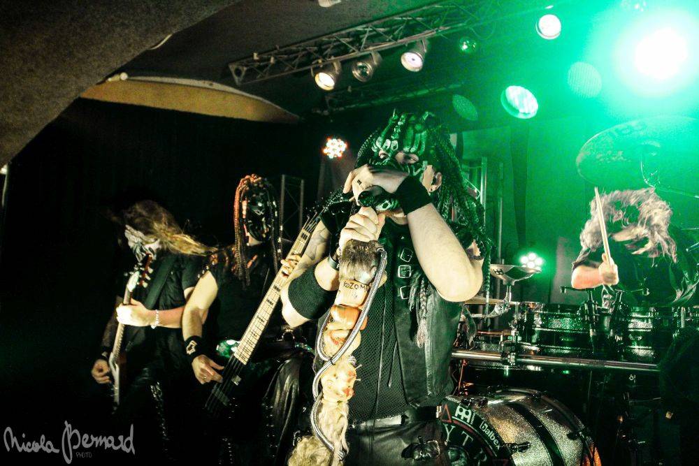 Dymytry mají za sebou 100 koncertů, rozdávali dárky a pozvali malého metalistu na pódium