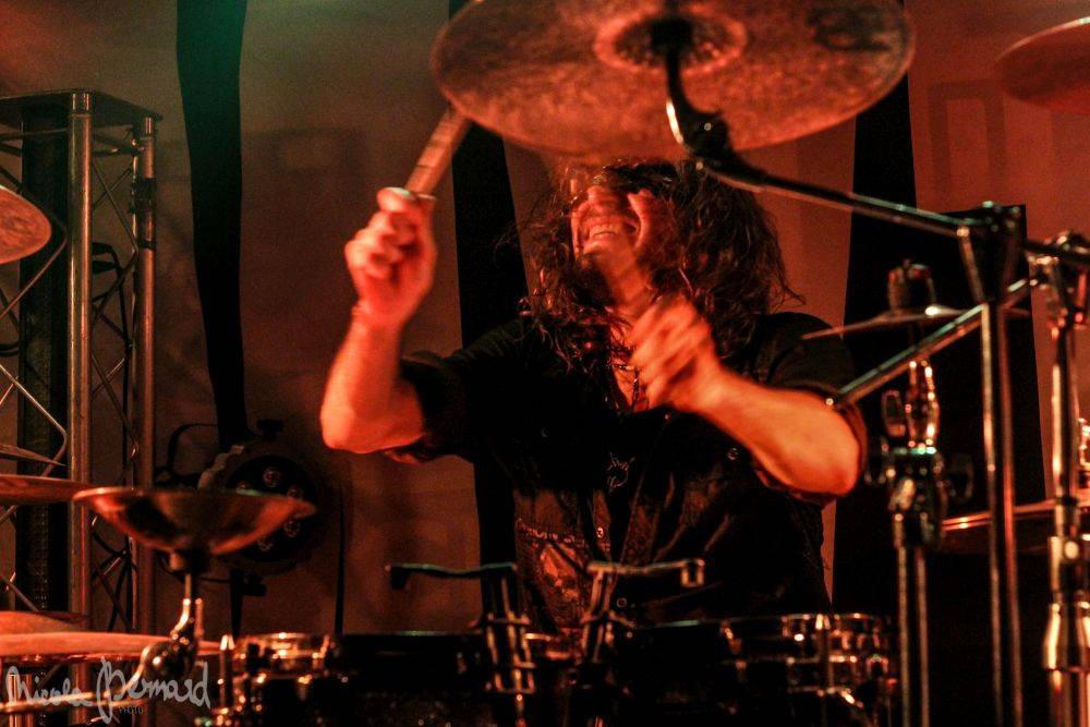 Dymytry mají za sebou 100 koncertů, rozdávali dárky a pozvali malého metalistu na pódium