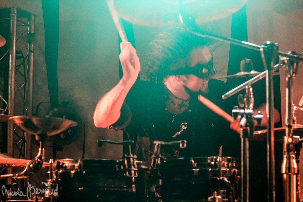 Dymytry mají za sebou 100 koncertů, rozdávali dárky a pozvali malého metalistu na pódium