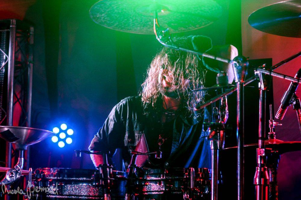 Dymytry mají za sebou 100 koncertů, rozdávali dárky a pozvali malého metalistu na pódium