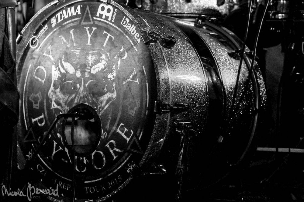 Dymytry mají za sebou 100 koncertů, rozdávali dárky a pozvali malého metalistu na pódium