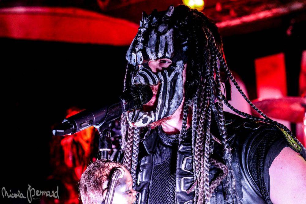 Dymytry mají za sebou 100 koncertů, rozdávali dárky a pozvali malého metalistu na pódium