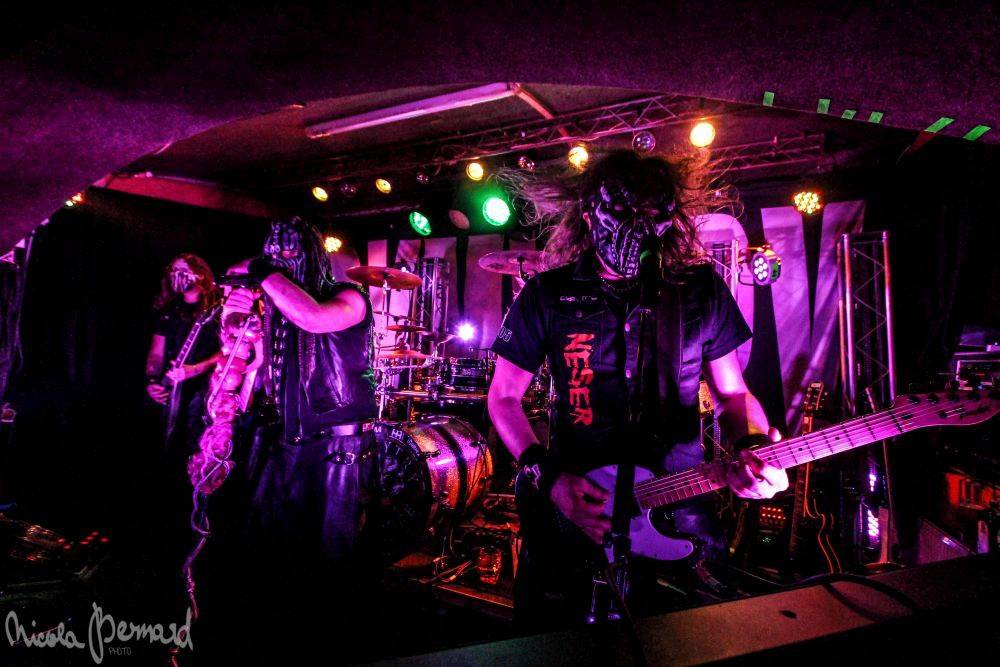 Dymytry mají za sebou 100 koncertů, rozdávali dárky a pozvali malého metalistu na pódium