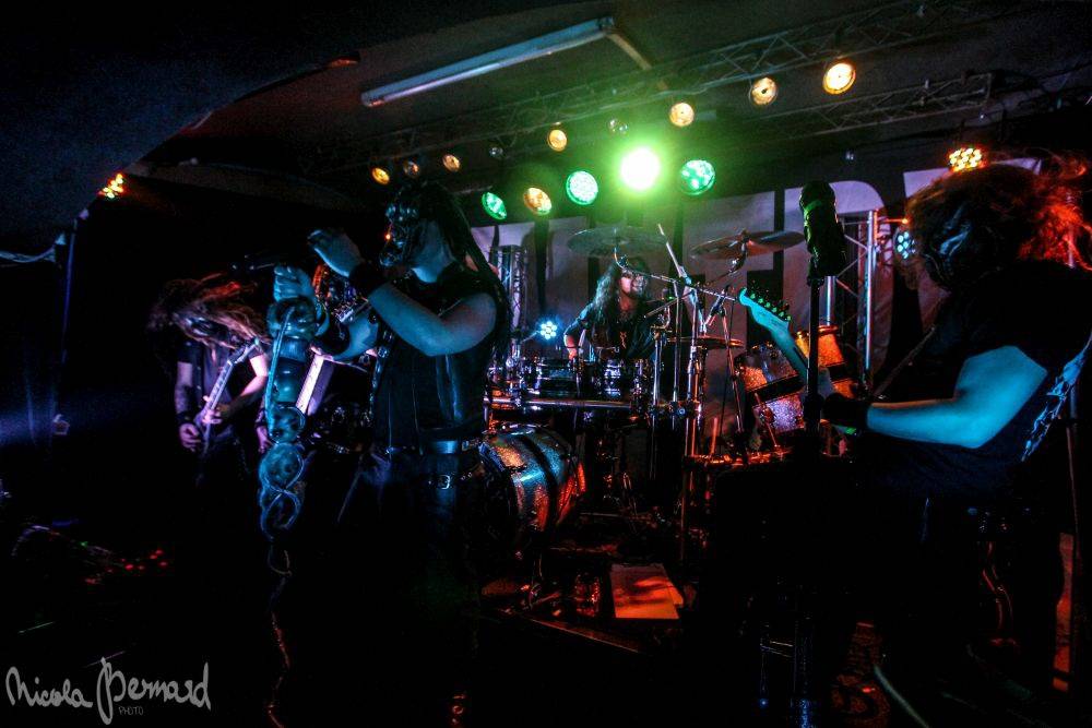 Dymytry mají za sebou 100 koncertů, rozdávali dárky a pozvali malého metalistu na pódium