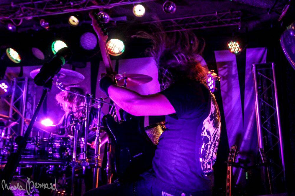 Dymytry mají za sebou 100 koncertů, rozdávali dárky a pozvali malého metalistu na pódium