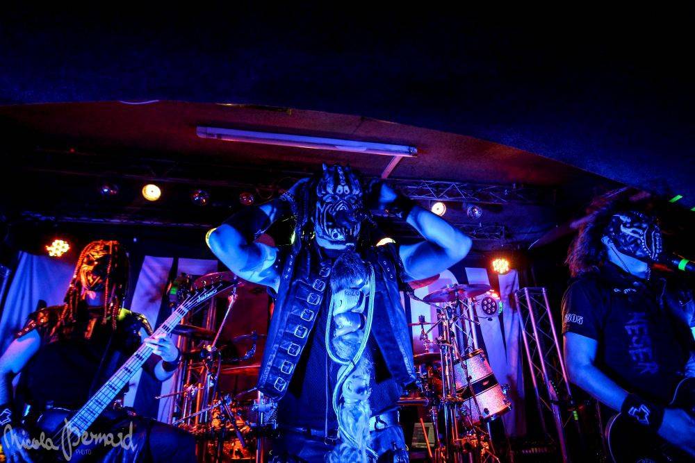 Dymytry mají za sebou 100 koncertů, rozdávali dárky a pozvali malého metalistu na pódium