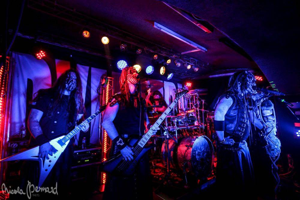 Dymytry mají za sebou 100 koncertů, rozdávali dárky a pozvali malého metalistu na pódium