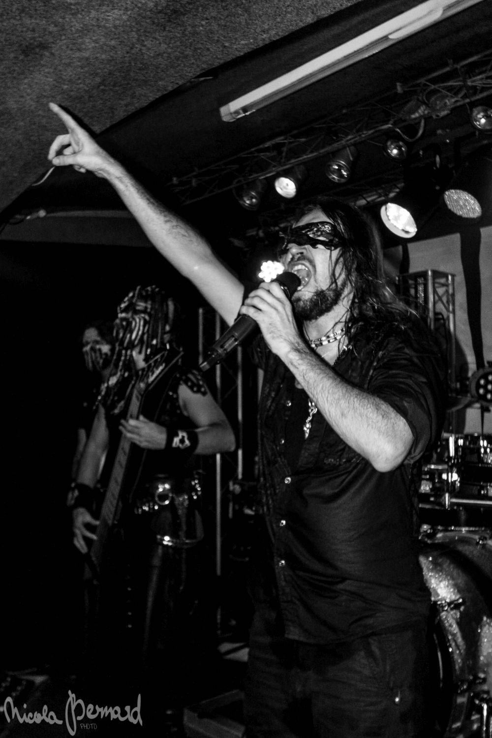 Dymytry mají za sebou 100 koncertů, rozdávali dárky a pozvali malého metalistu na pódium