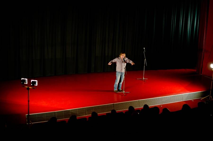 Na stojáka v Kadani: Lukáš Pavlásek a spol. bavili tak, že tekly slzy smíchu