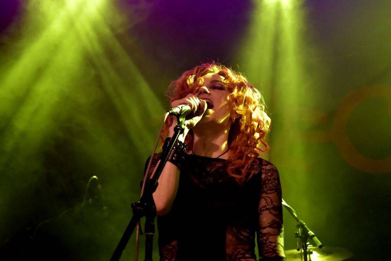 Precedens představili Ivu Marešovou coby svou novou zpěvačku v pražské Akropoli