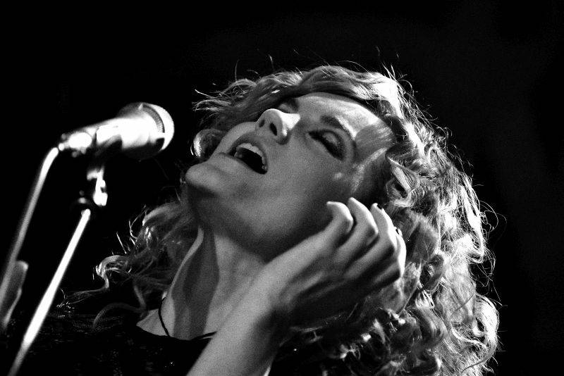 Precedens představili Ivu Marešovou coby svou novou zpěvačku v pražské Akropoli