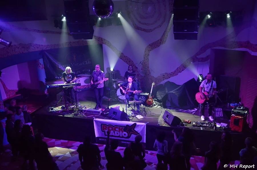 Rockové hity minulého století zněly Plzní. Hráli je X-Cover