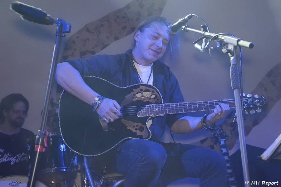 Rockové hity minulého století zněly Plzní. Hráli je X-Cover