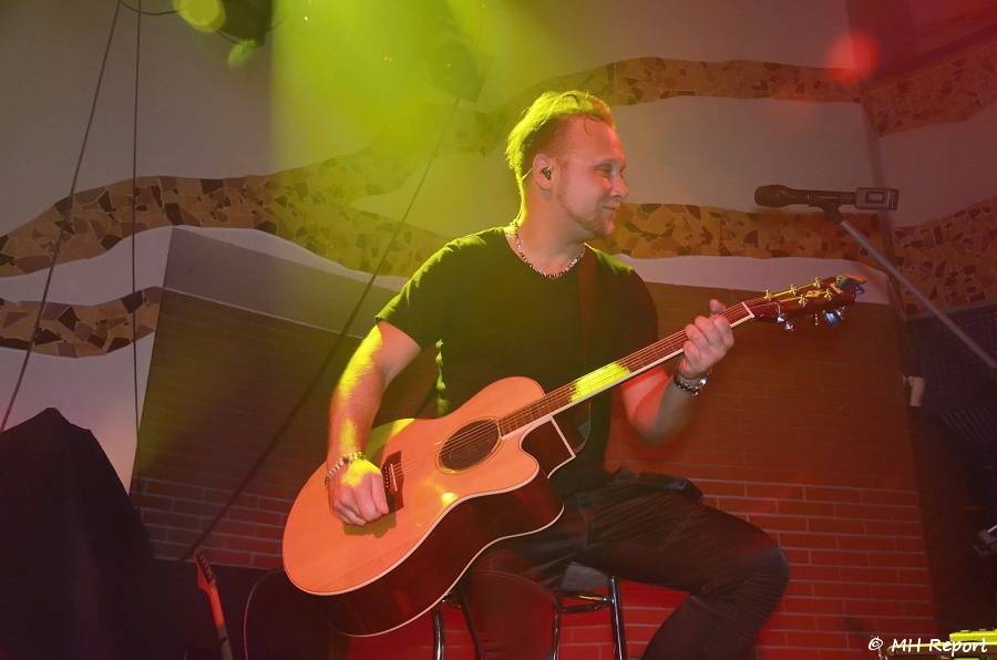 Rockové hity minulého století zněly Plzní. Hráli je X-Cover