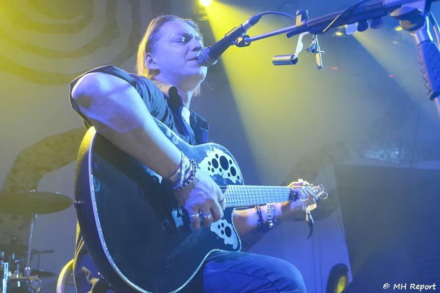 Rockové hity minulého století zněly Plzní. Hráli je X-Cover