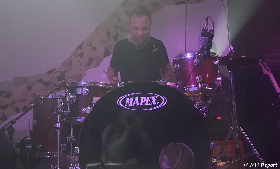 Rockové hity minulého století zněly Plzní. Hráli je X-Cover