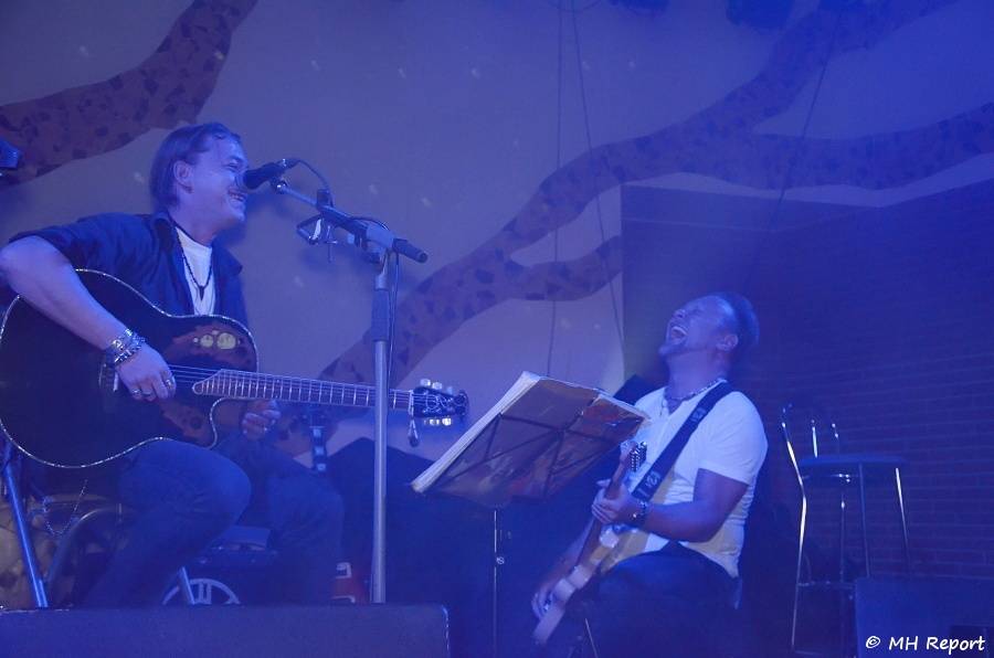 Rockové hity minulého století zněly Plzní. Hráli je X-Cover