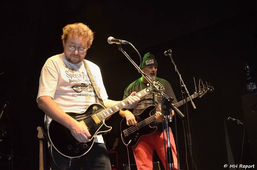 Amores Perros slavili 10 let! Od fanoušků dostali i dort