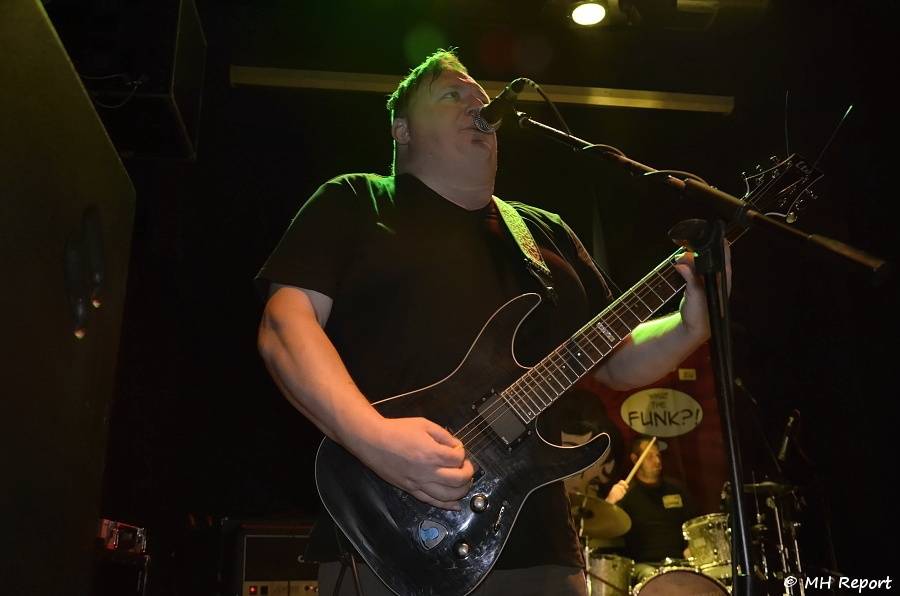 Amores Perros slavili 10 let! Od fanoušků dostali i dort