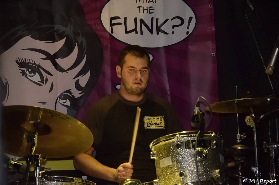 Amores Perros slavili 10 let! Od fanoušků dostali i dort