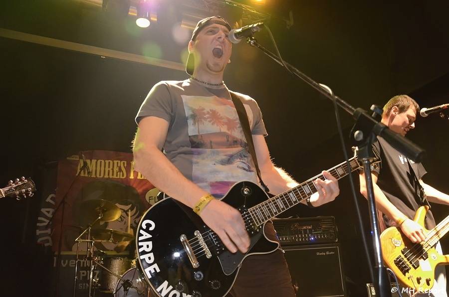 Amores Perros slavili 10 let! Od fanoušků dostali i dort