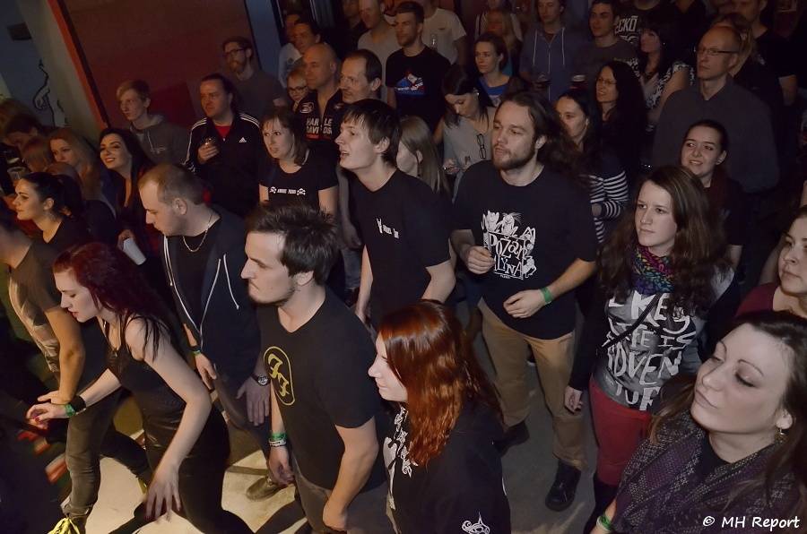 Amores Perros slavili 10 let! Od fanoušků dostali i dort