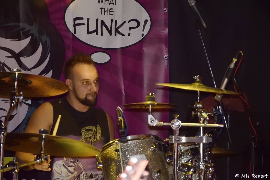 Amores Perros slavili 10 let! Od fanoušků dostali i dort