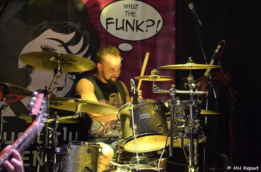 Amores Perros slavili 10 let! Od fanoušků dostali i dort