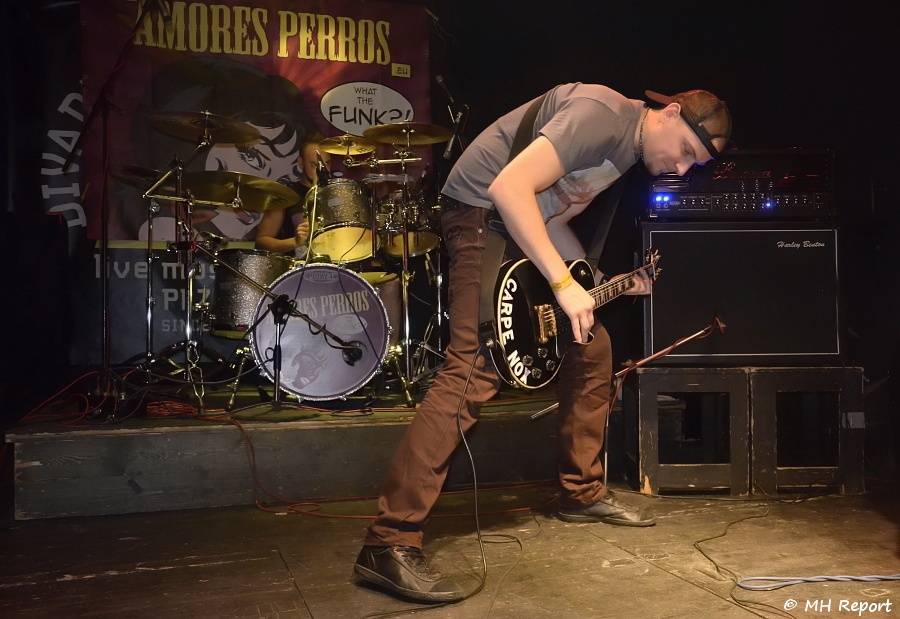 Amores Perros slavili 10 let! Od fanoušků dostali i dort