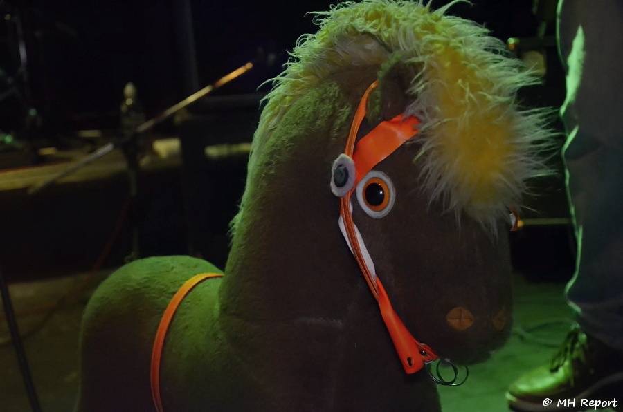 Amores Perros slavili 10 let! Od fanoušků dostali i dort