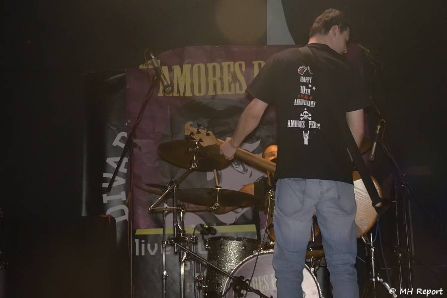 Amores Perros slavili 10 let! Od fanoušků dostali i dort