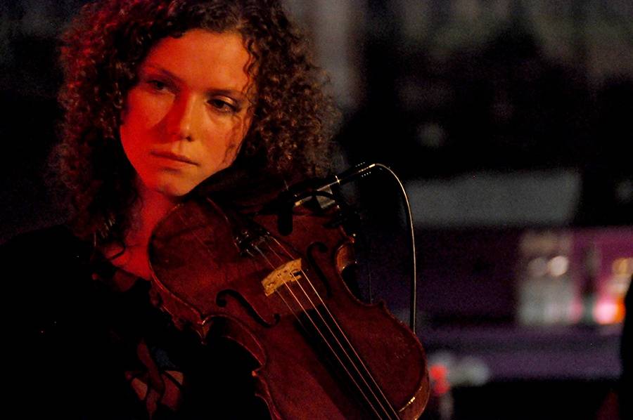 Jedna bota a bubenický um - Will Samson a Manu Delago okouzlili  festival Spectaculare