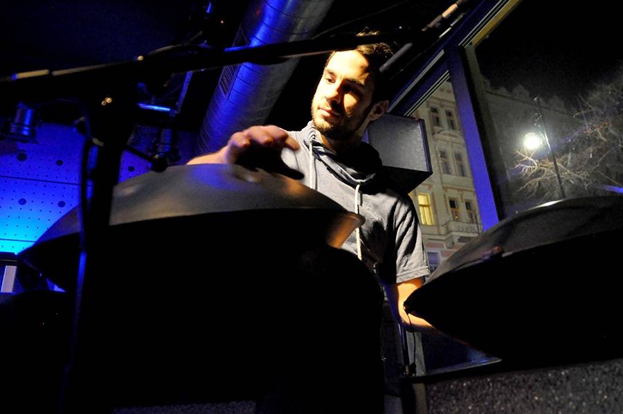 Jedna bota a bubenický um - Will Samson a Manu Delago okouzlili  festival Spectaculare