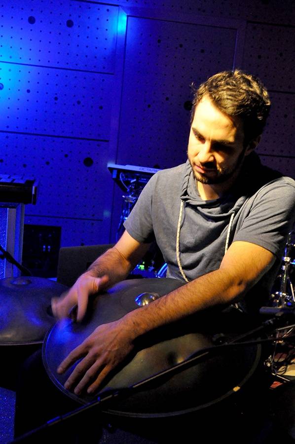 Jedna bota a bubenický um - Will Samson a Manu Delago okouzlili  festival Spectaculare