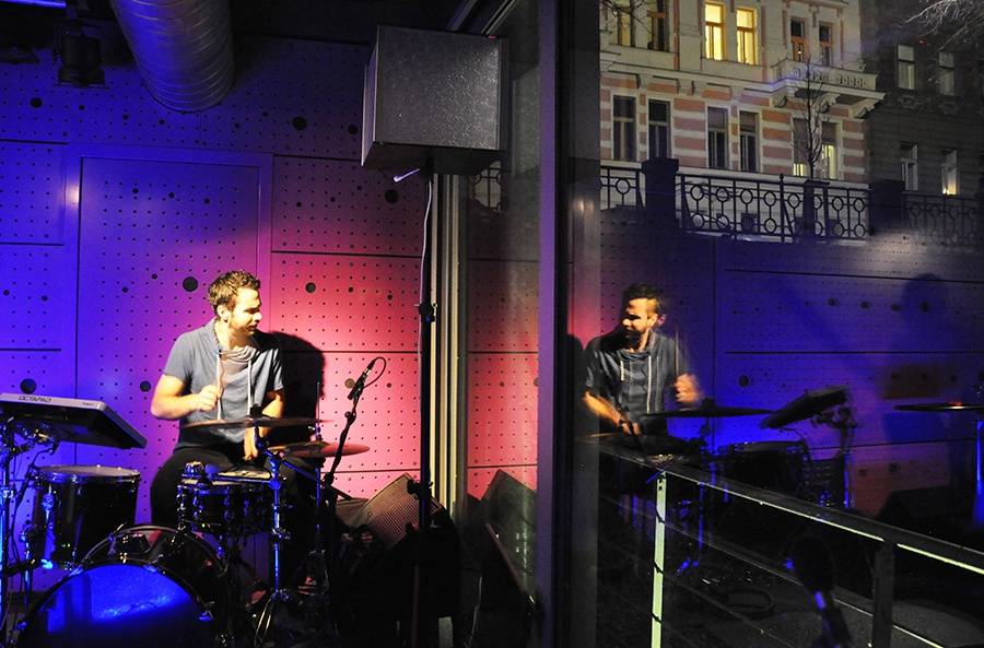 Jedna bota a bubenický um - Will Samson a Manu Delago okouzlili  festival Spectaculare