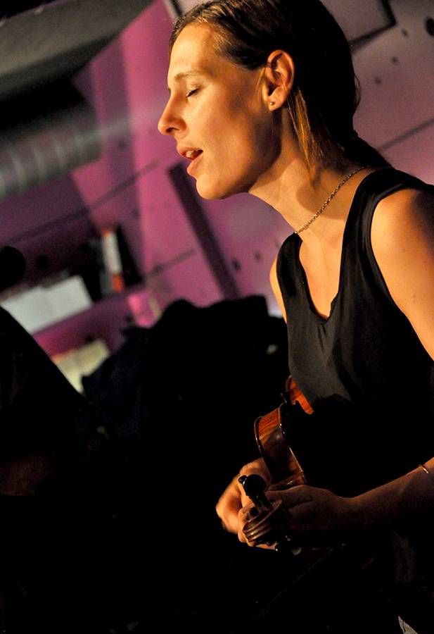 Jedna bota a bubenický um - Will Samson a Manu Delago okouzlili  festival Spectaculare