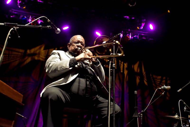 Fred Wesley, který skládal písně pro Jamese Browna, v Praze čaroval s trombonem