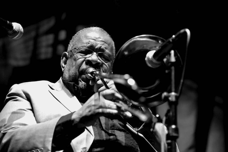 Fred Wesley, který skládal písně pro Jamese Browna, v Praze čaroval s trombonem