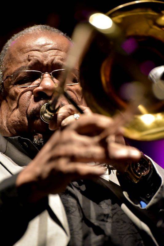 Fred Wesley, který skládal písně pro Jamese Browna, v Praze čaroval s trombonem