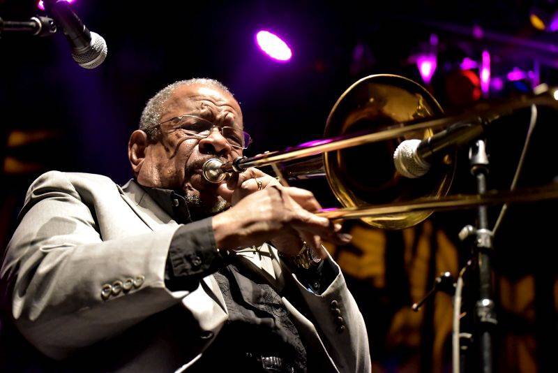 Fred Wesley, který skládal písně pro Jamese Browna, v Praze čaroval s trombonem
