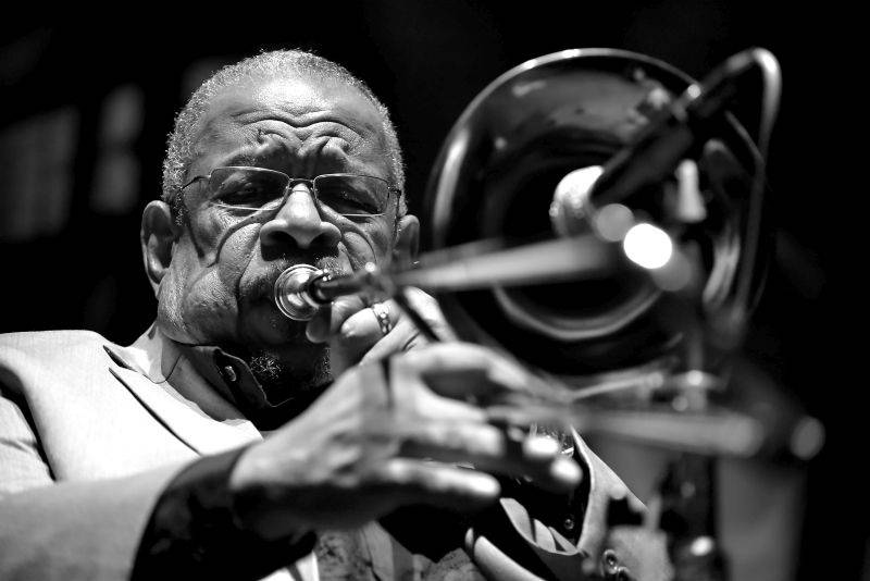 Fred Wesley, který skládal písně pro Jamese Browna, v Praze čaroval s trombonem