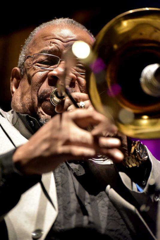 Fred Wesley, který skládal písně pro Jamese Browna, v Praze čaroval s trombonem