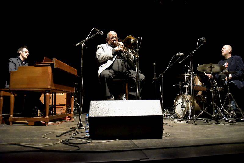 Fred Wesley, který skládal písně pro Jamese Browna, v Praze čaroval s trombonem