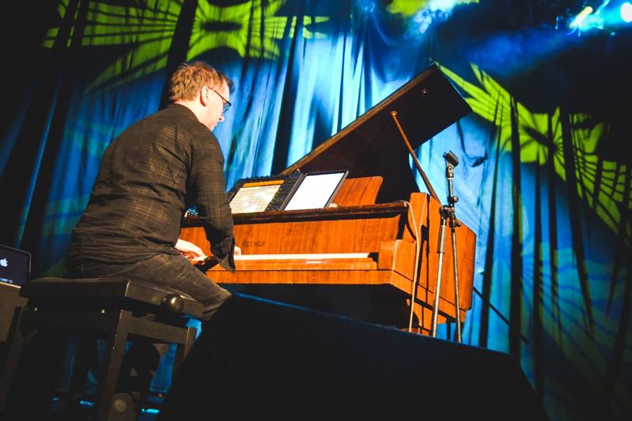 Pokračoval festival Spectaculare: Rival Consoles málem zbořil Palác Akropolis