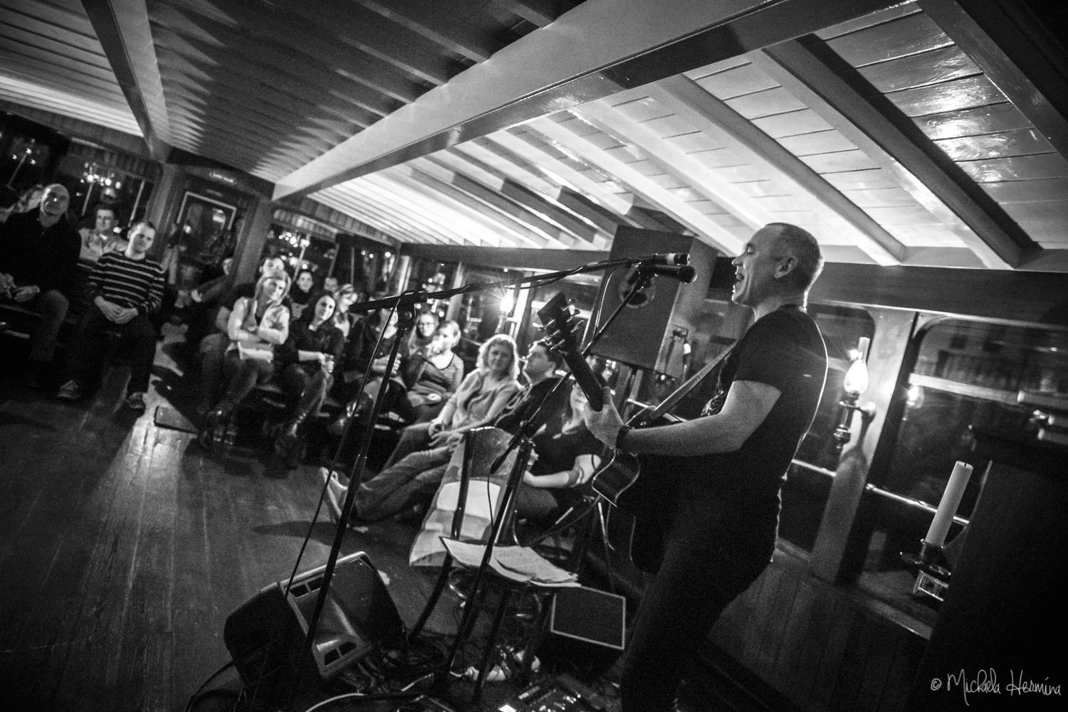 Circus Ponorka vzal svoje mašinky na loď 