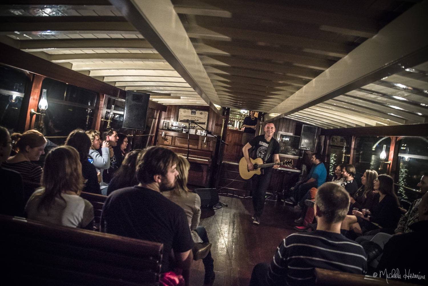 Circus Ponorka vzal svoje mašinky na loď 